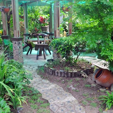 Peak House Garden Pension Эль-Нидо Экстерьер фото